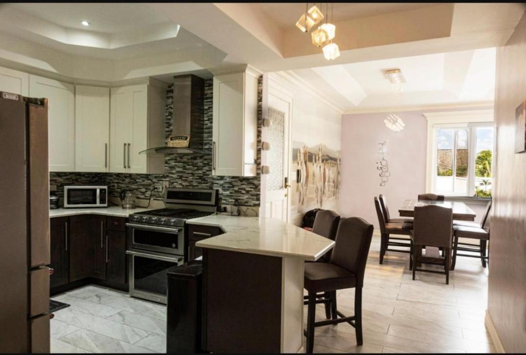 Finest Accommodation Riches Manor 1 Gladstone Drive Apt A2 Kgn 6 New Kgn Kingston Exterior photo